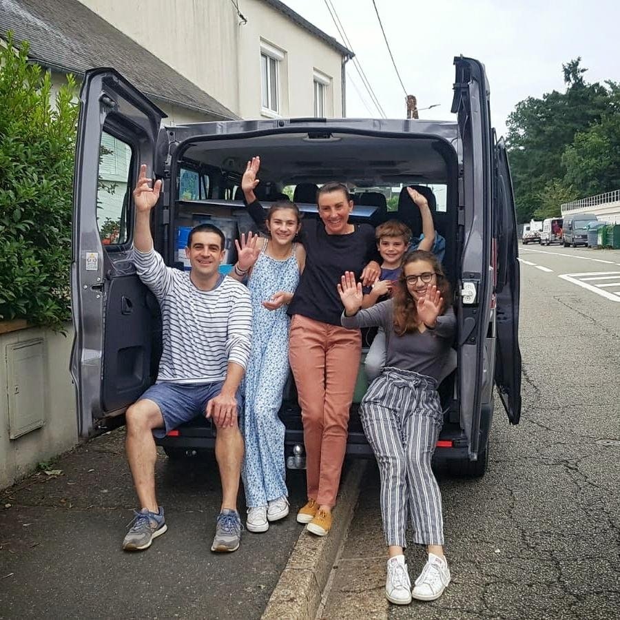 Depart du Mans, assis dans le coffre du camion